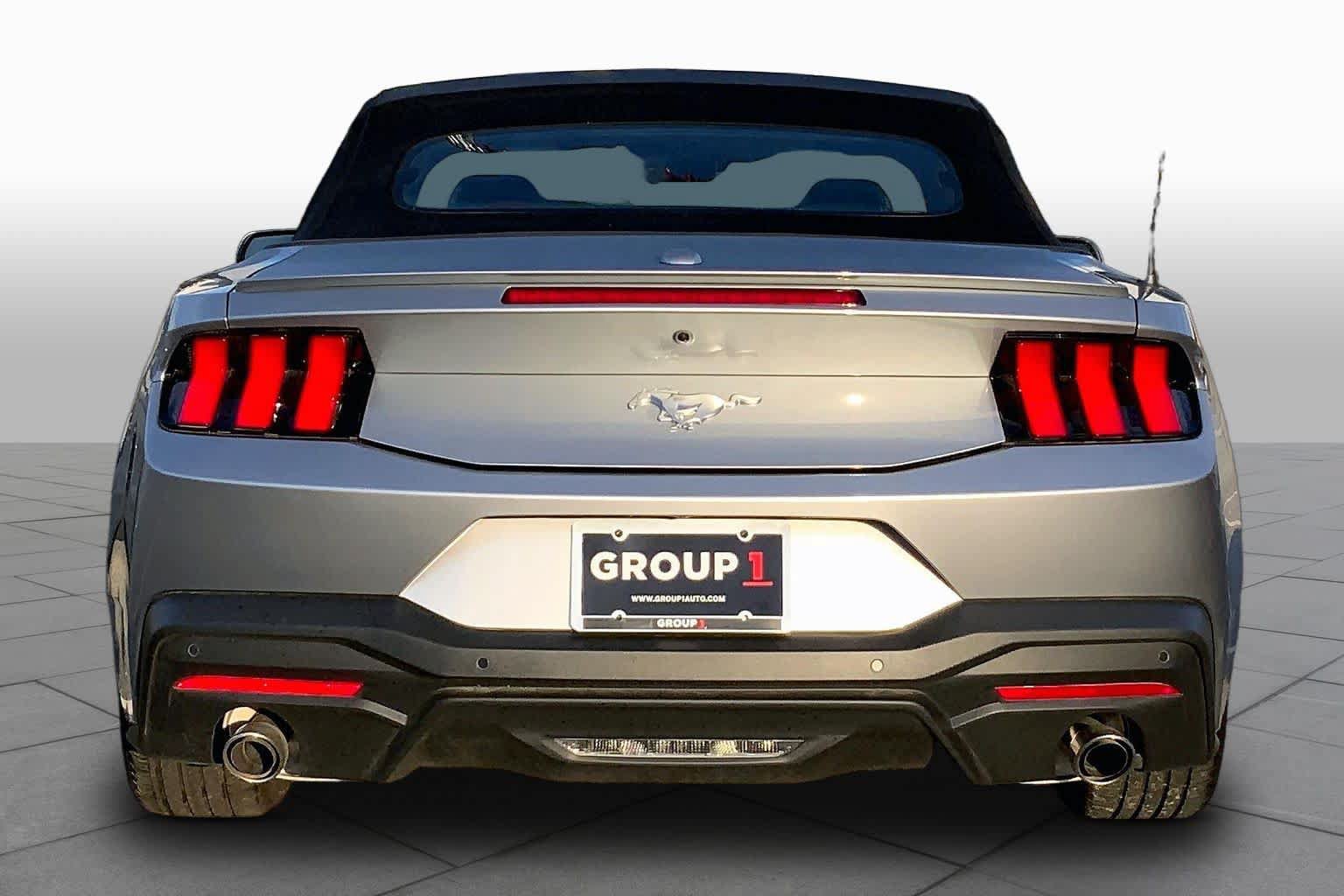 Used 2025 Ford Mustang Premium RWD image 5
