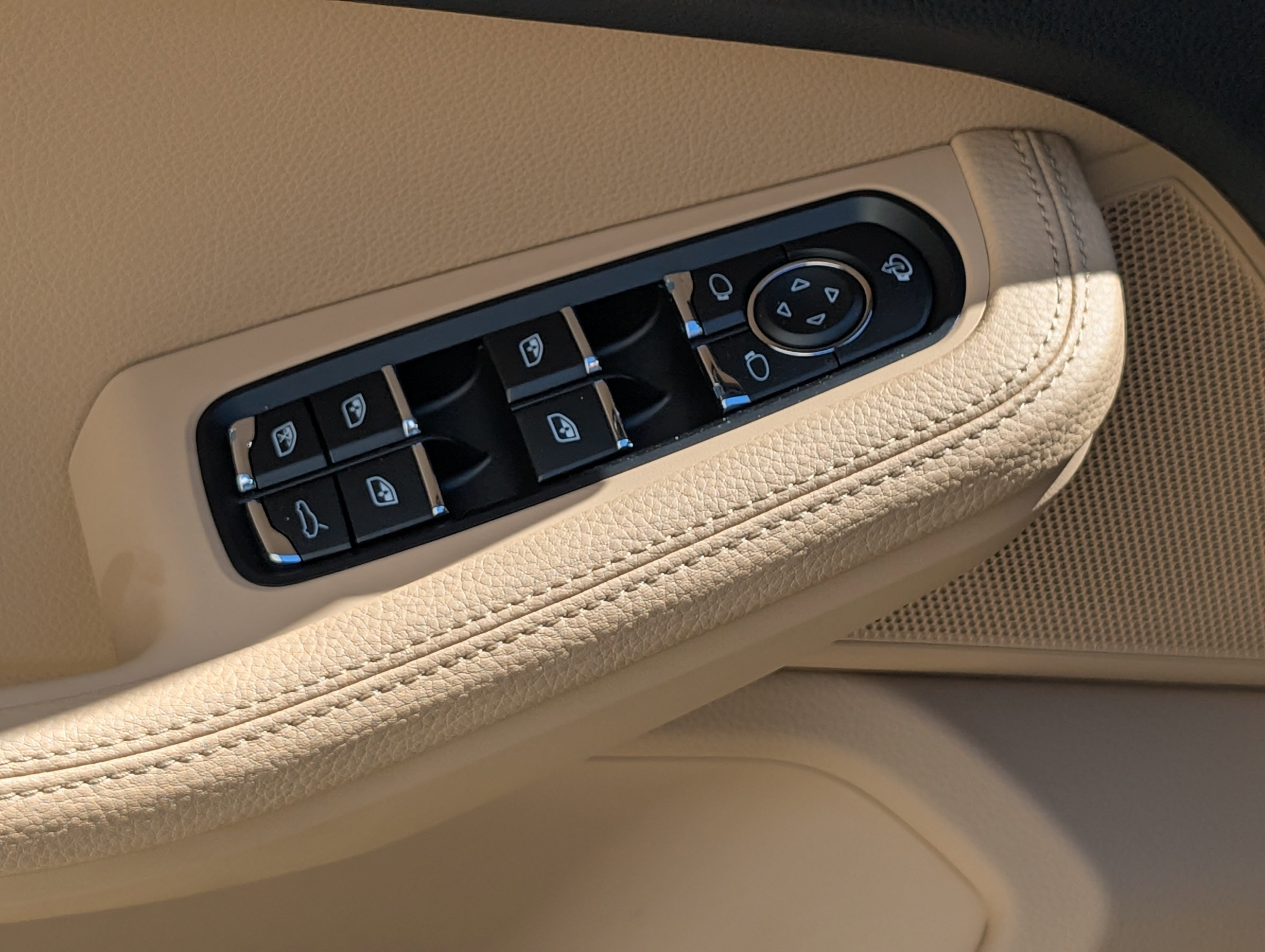 Certified 2024 Porsche Macan S image 22