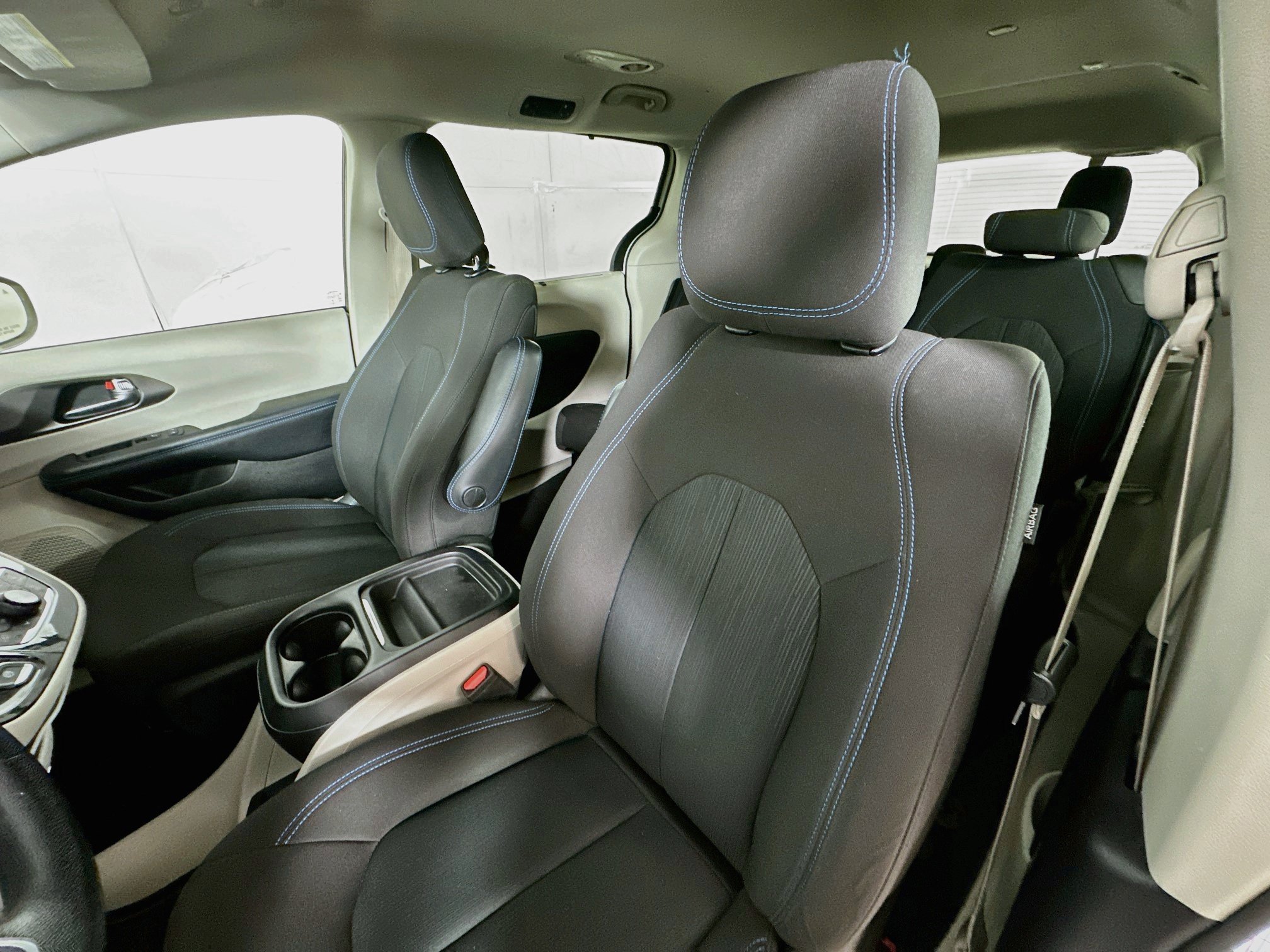 Used 2021 Chrysler Pacifica Touring FWD image 19