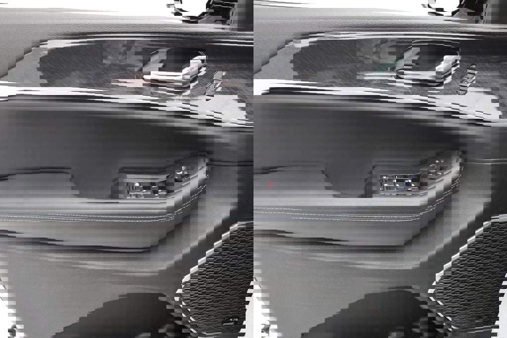 Used 2022 Jeep Grand Cherokee Trailhawk w/ Advanced Protech Group II AWD/4WD image 15