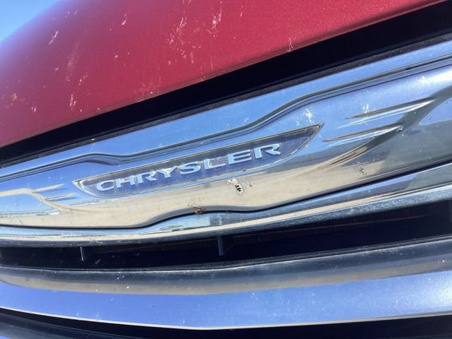 Used 2016 Chrysler Town & Country Touring FWD image 3