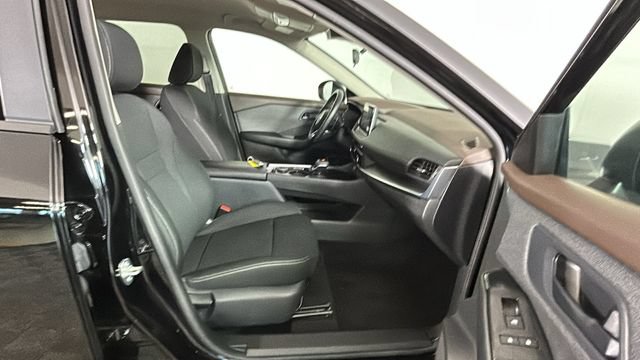 Used 2023 Nissan Rogue S AWD/4WD image 31