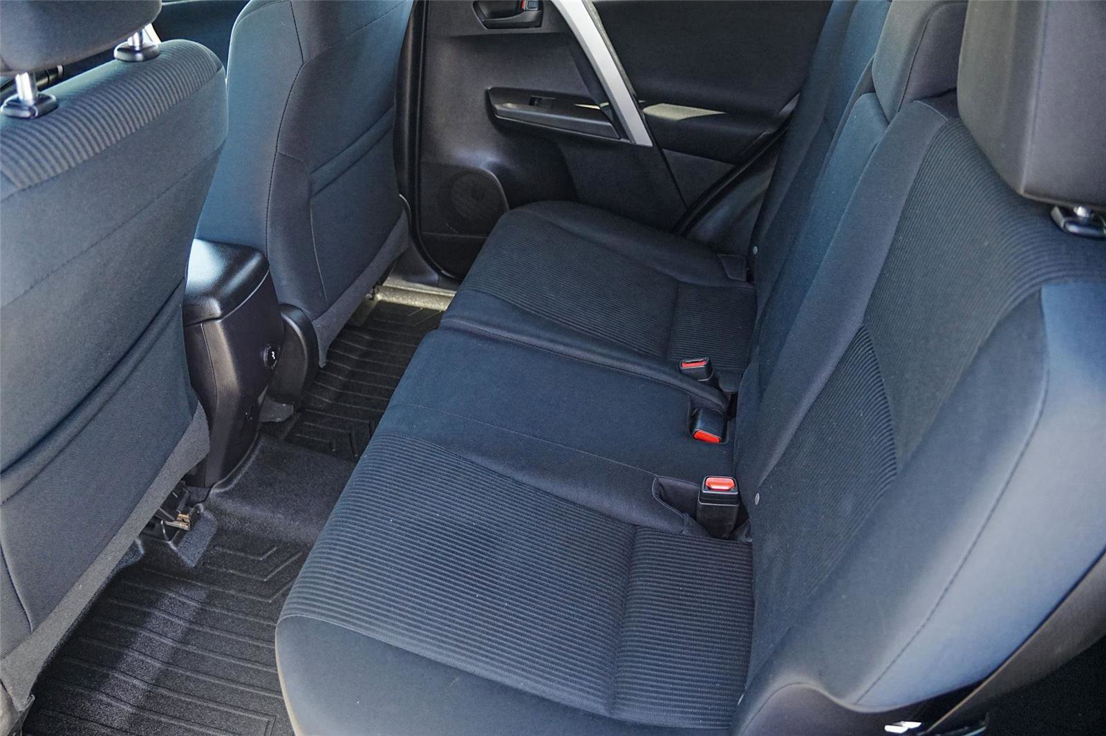 Used 2016 Toyota RAV4 LE image 34