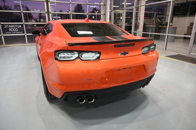 Used 2021 Chevrolet Camaro LT w/ RS Package image 7