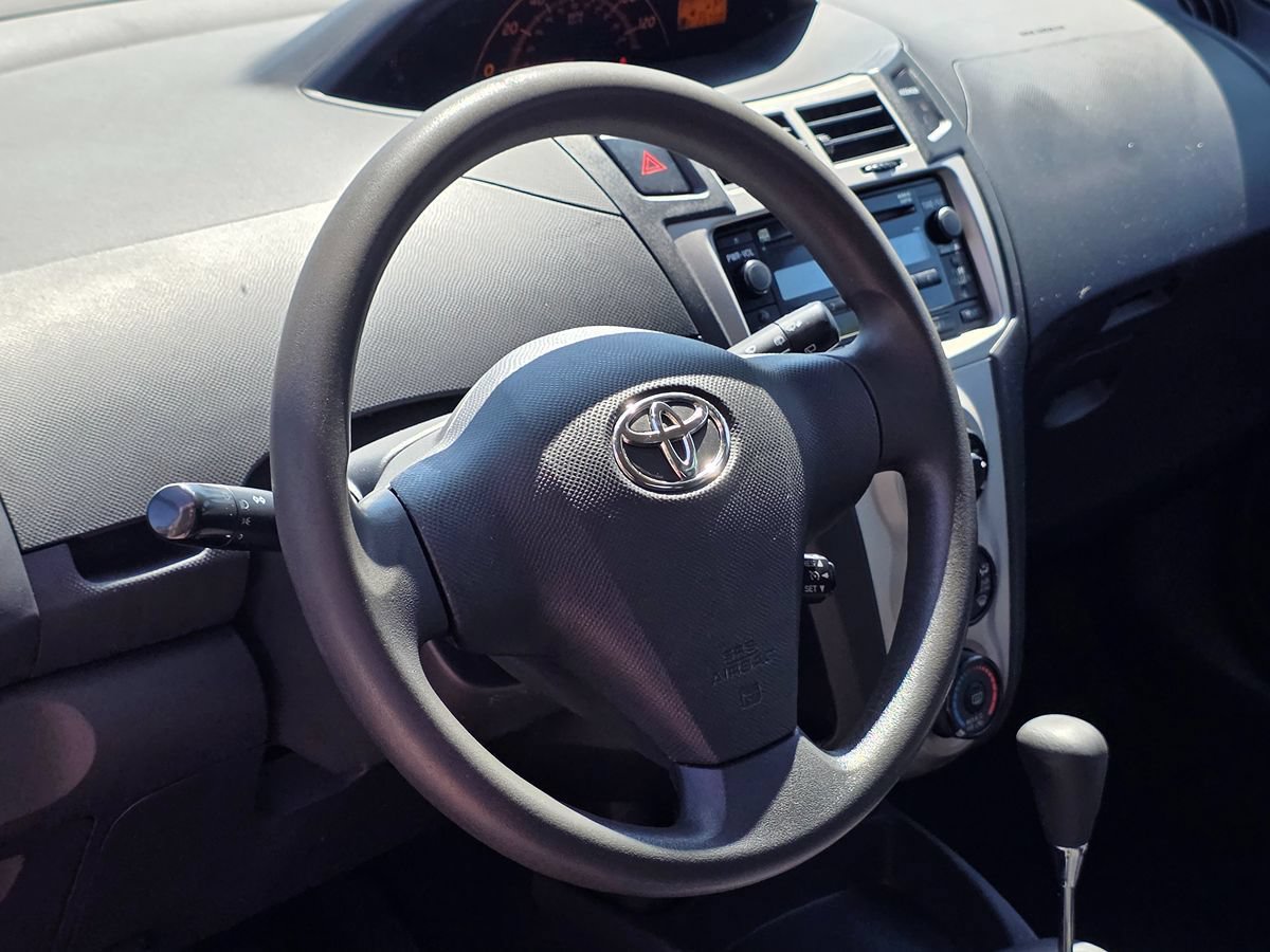 Used 2010 Toyota Yaris 4-Door Hatchback FWD image 19