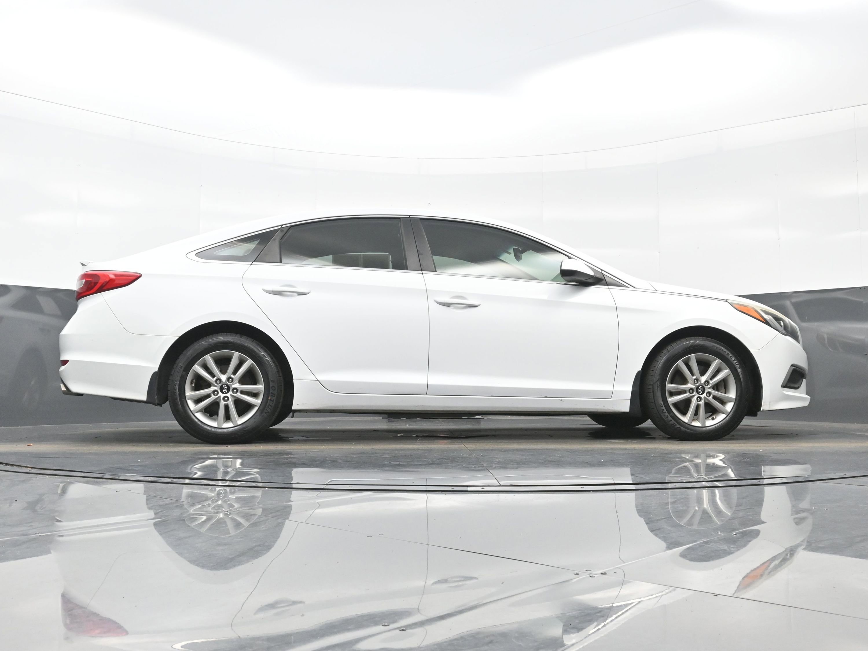 Used 2017 Hyundai Sonata SE w/ Cargo Package image 26