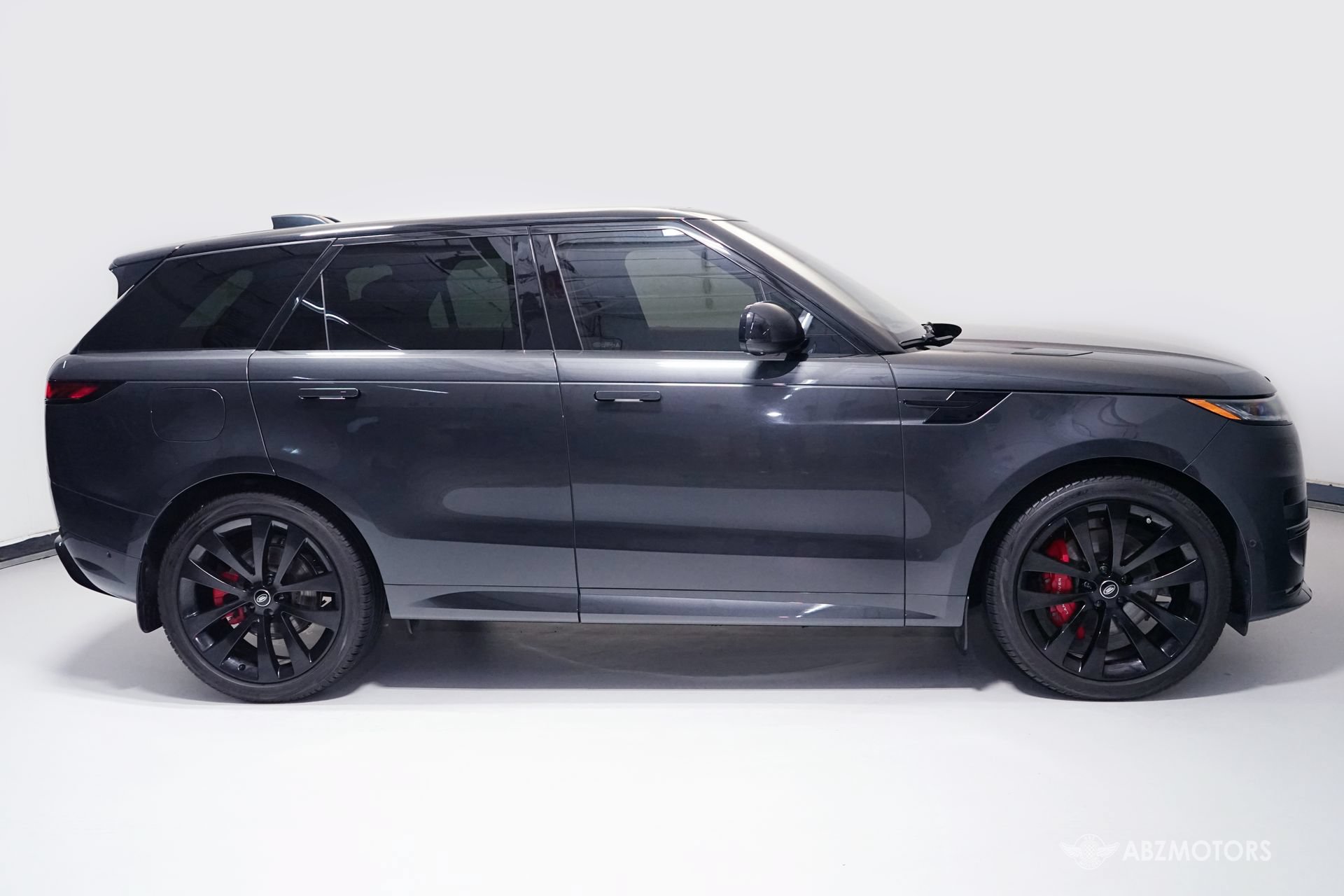 Used 2023 Land Rover Range Rover Sport SE Dynamic AWD/4WD image 3