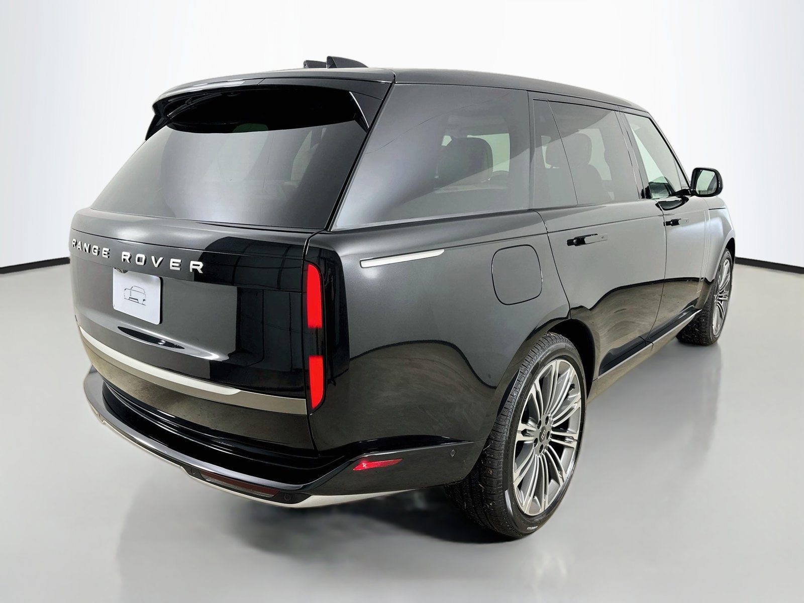 New 2027 Land Rover Range Rover Long Wheelbase SE AWD/4WD image 5