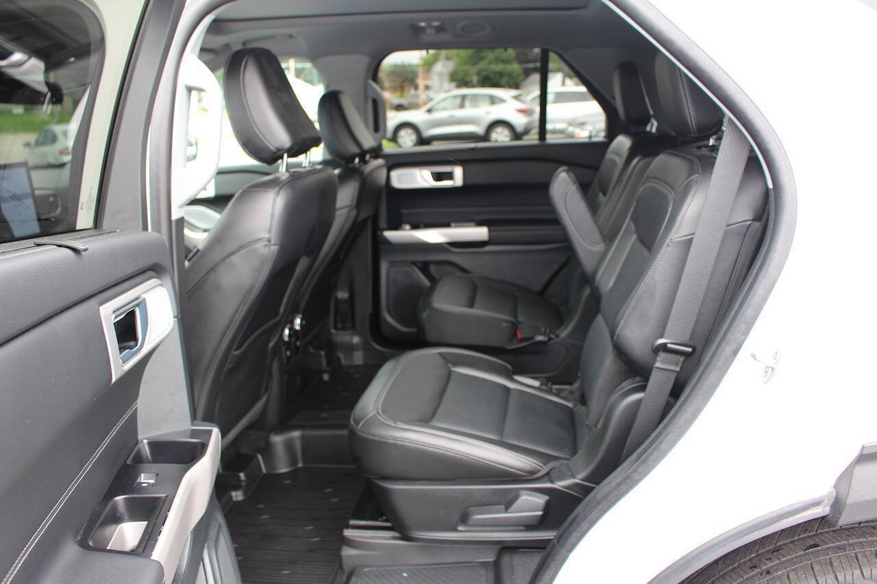 Used 2024 Ford Explorer Limited w/ Limited Technology Package AWD/4WD image 13