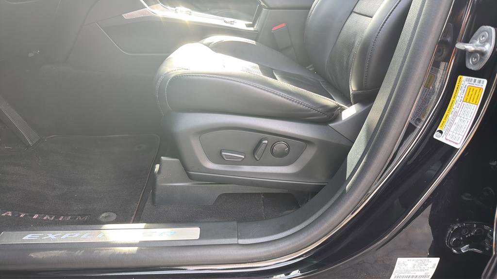 Used 2023 Ford Explorer Platinum w/ Technology Package AWD/4WD image 21