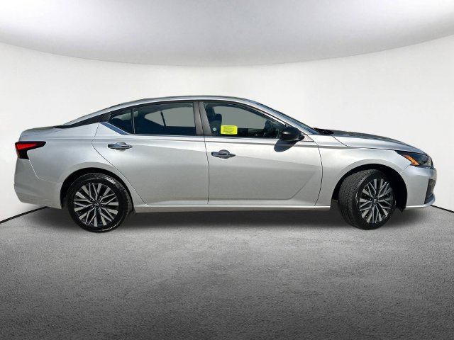 Used 2024 Nissan Altima 2.5 SV AWD/4WD image 17