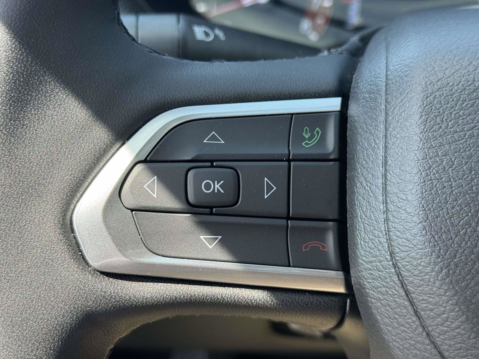 Used 2025 Jeep Compass Limited w/ Sun & Sound Group AWD/4WD image 20