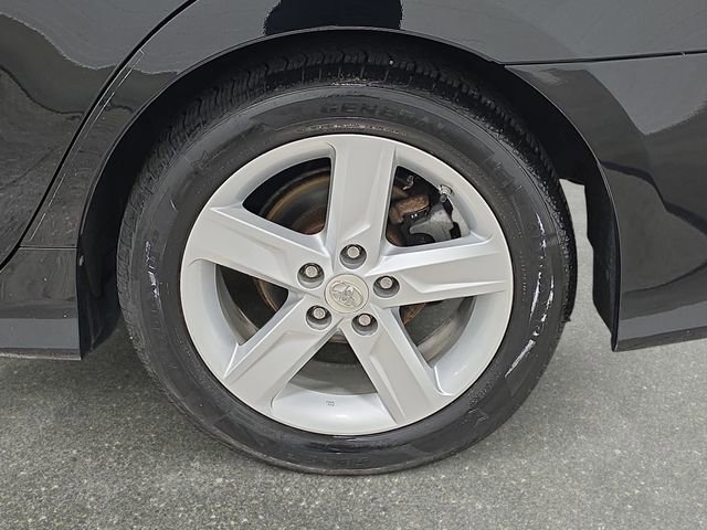 Used 2012 Toyota Camry SE w/ Leather Pkg FWD image 31