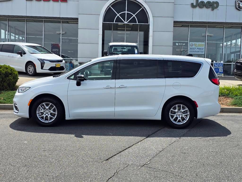 Used 2025 Chrysler Pacifica Select FWD image 23