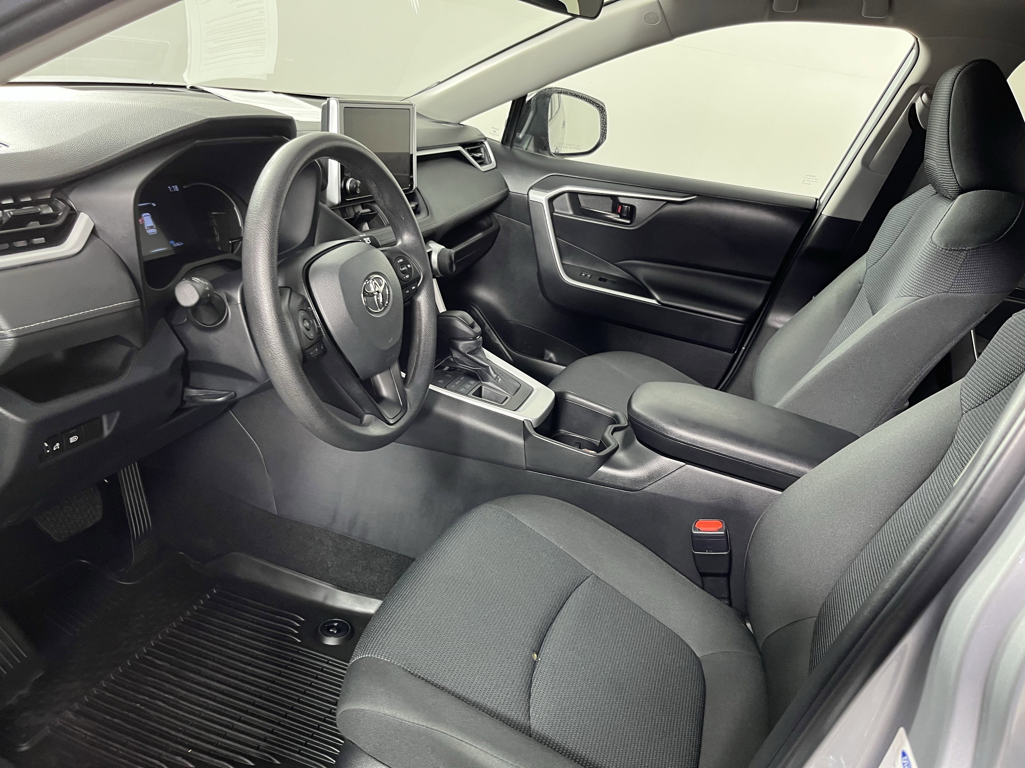 Used 2023 Toyota RAV4 LE image 10