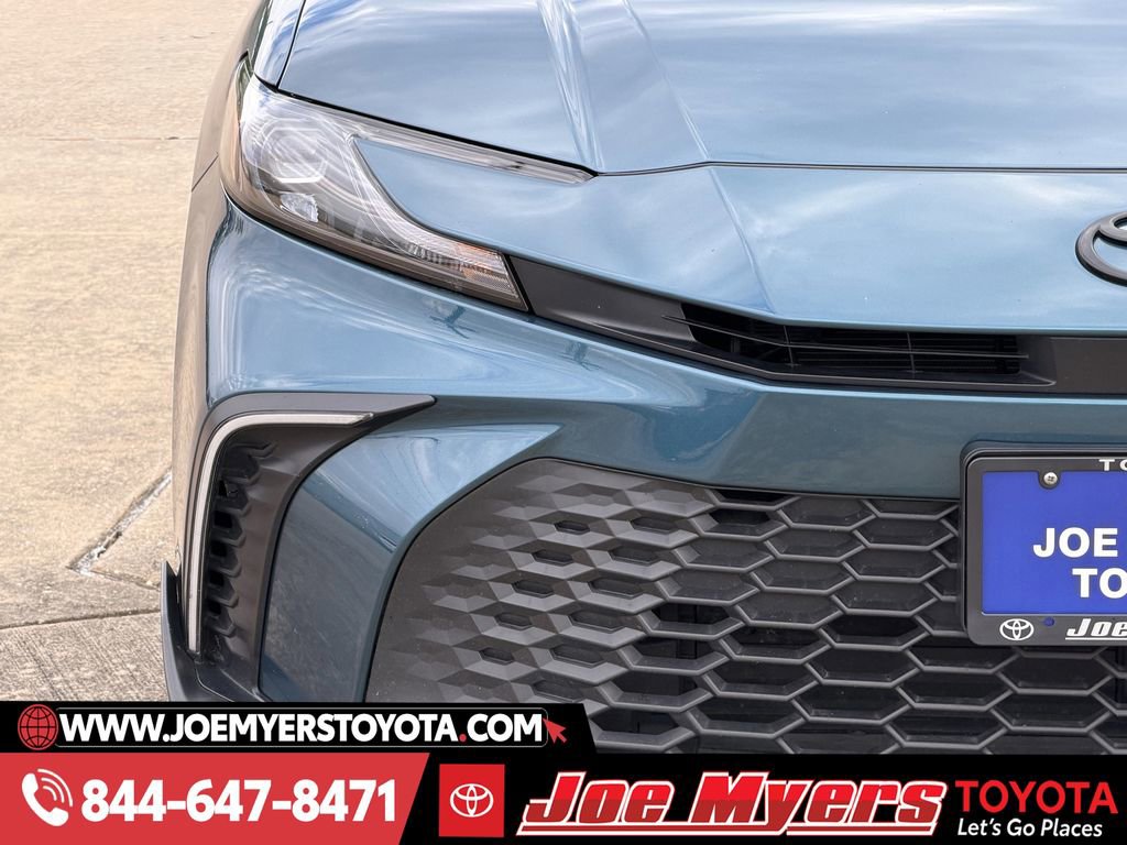 Used 2025 Toyota Camry SE w/ Multimedia Upgrade Package image 5