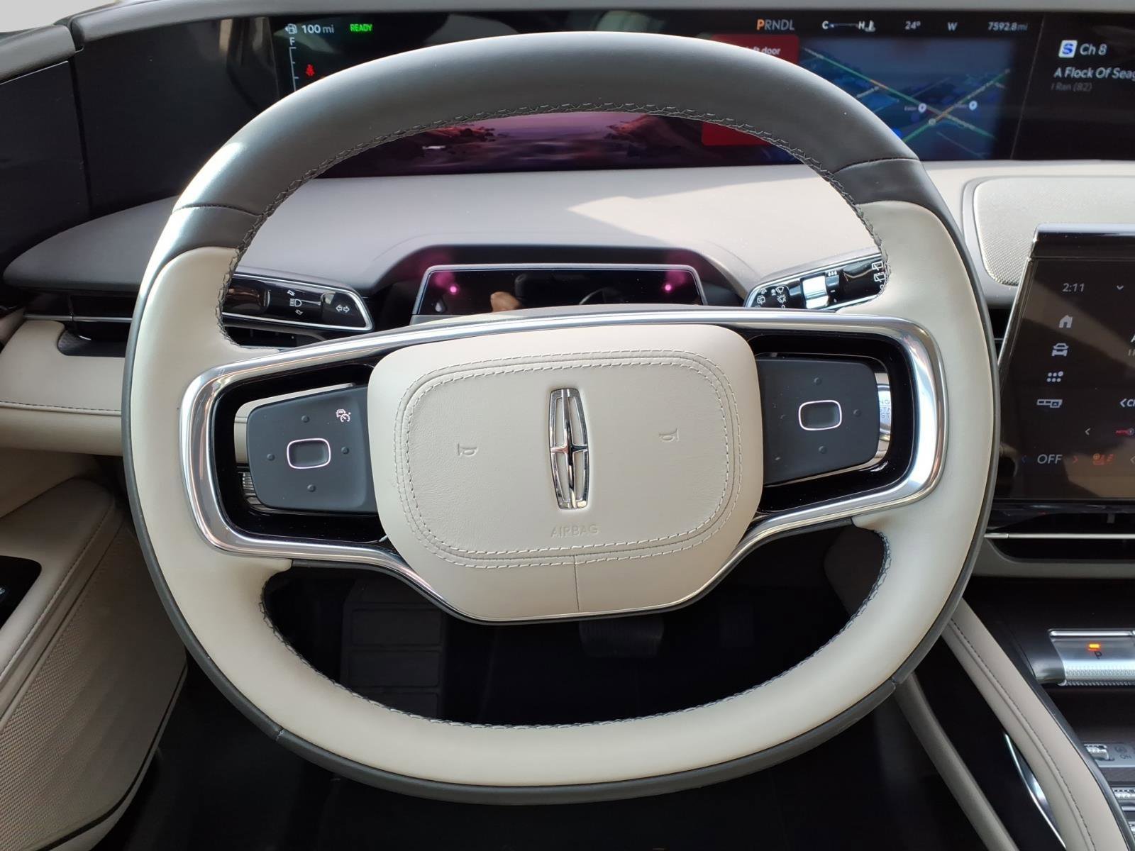 Used 2025 Lincoln Nautilus Premier image 8