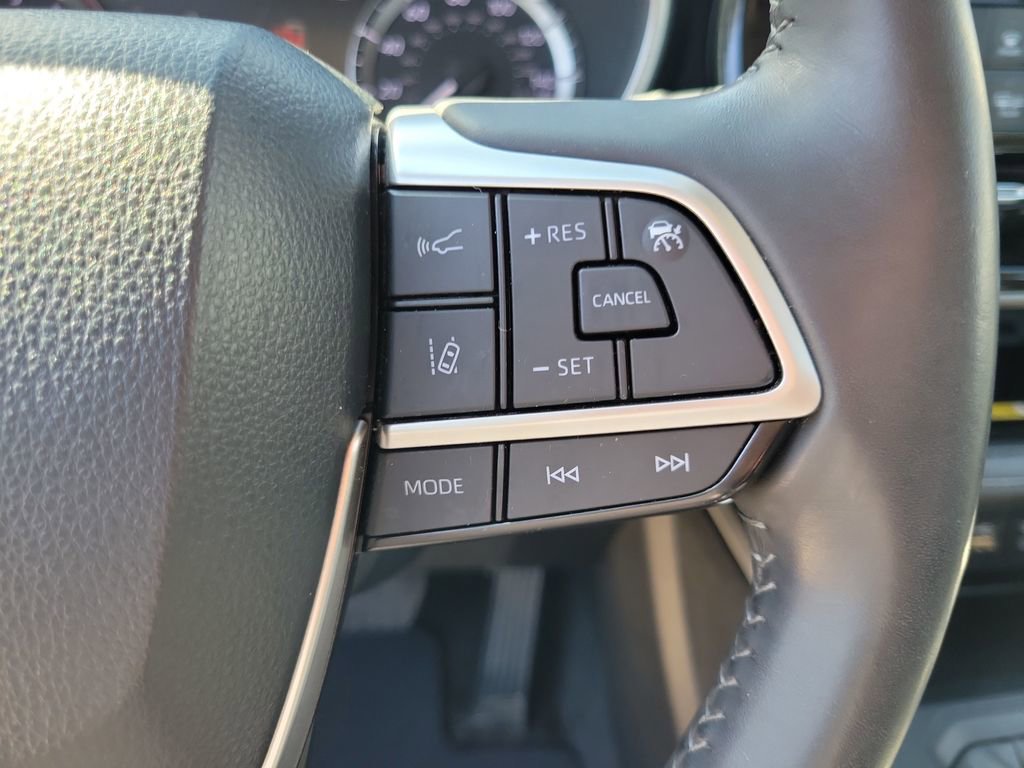 Used 2023 Toyota Highlander XLE FWD image 20