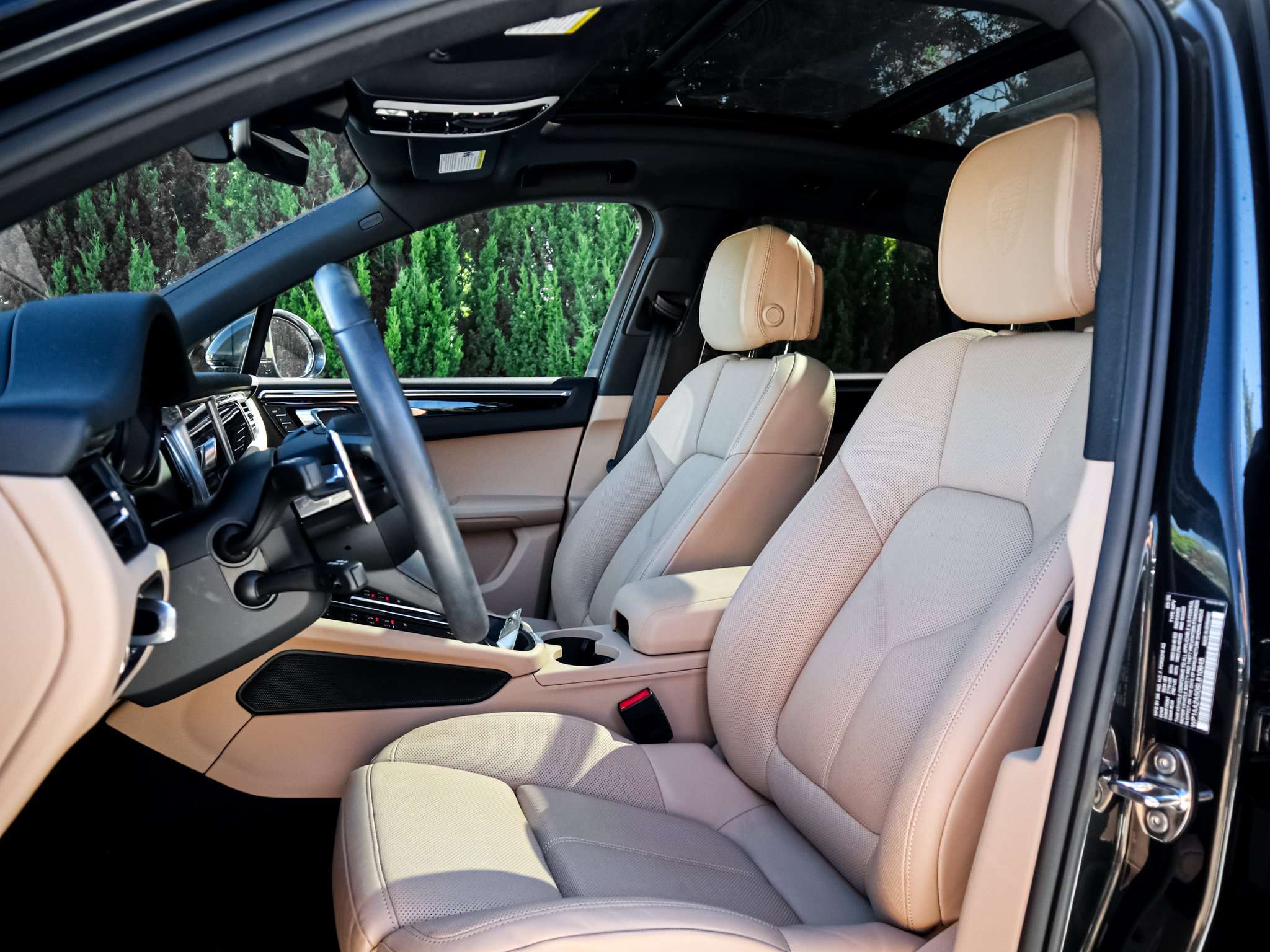 Used 2025 Porsche Macan AWD/4WD image 7