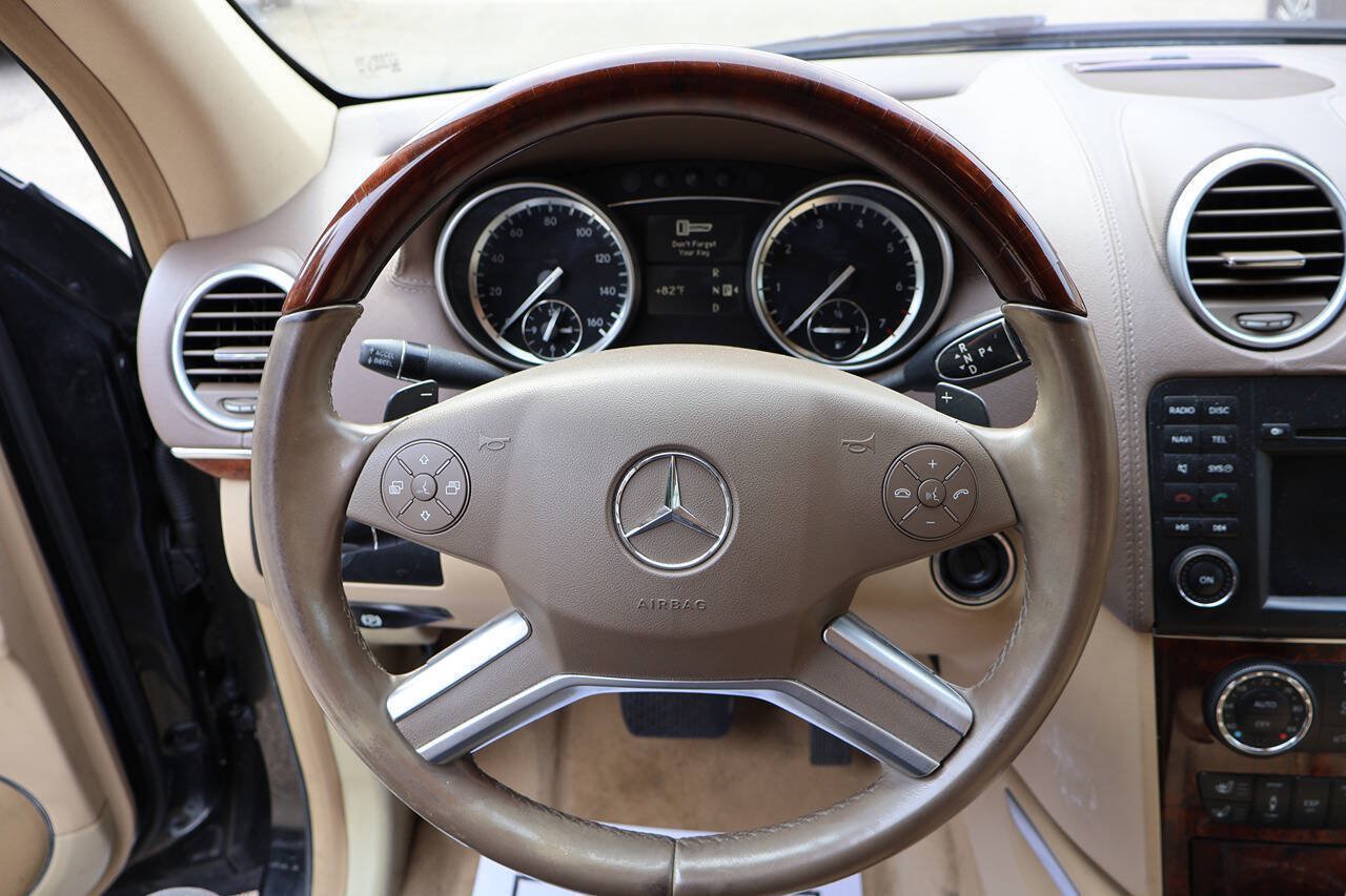 Used 2011 Mercedes-Benz GL 550 4MATIC image 32
