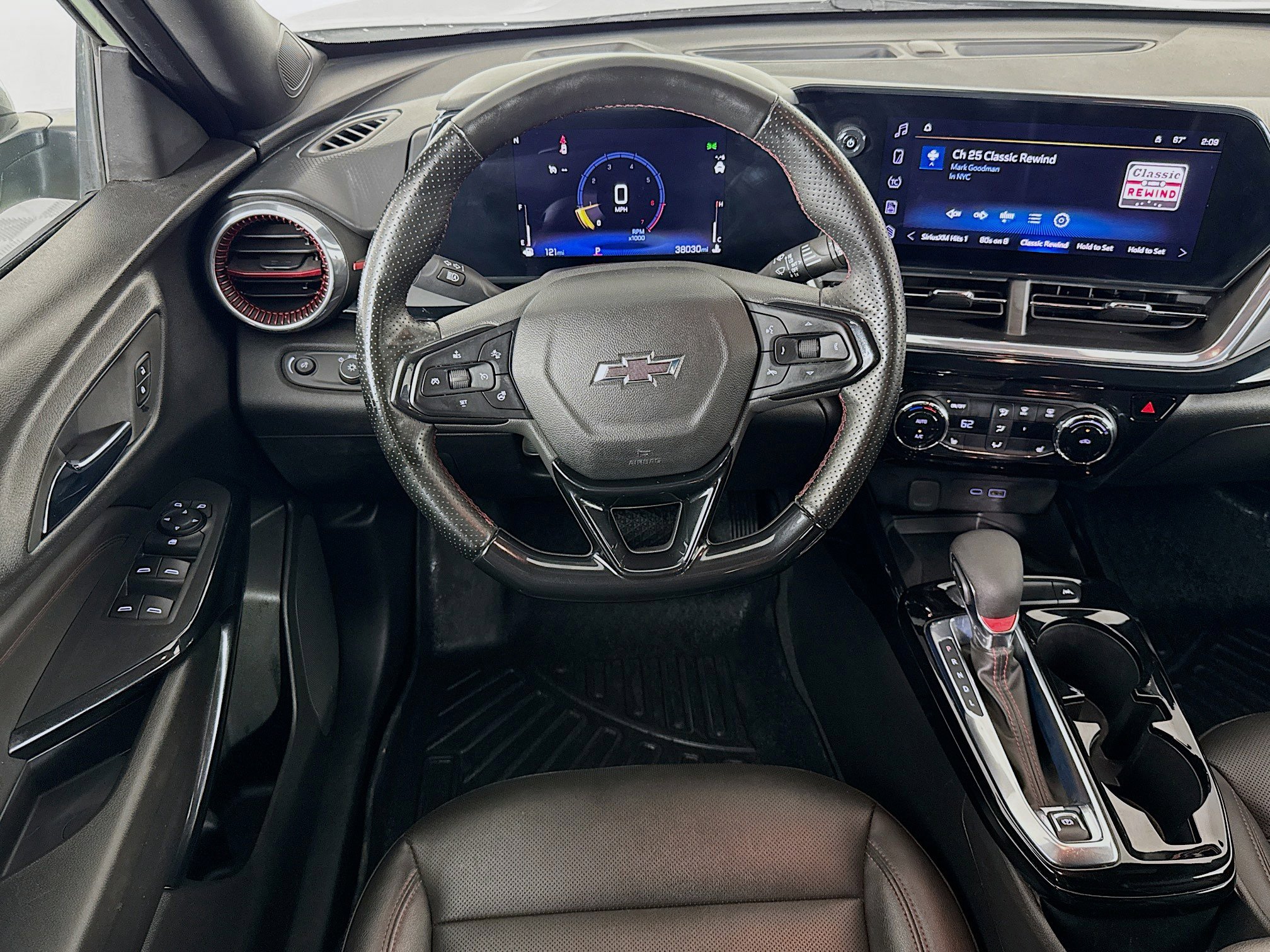 Used 2024 Chevrolet Trax RS w/ Sunroof Package FWD image 16