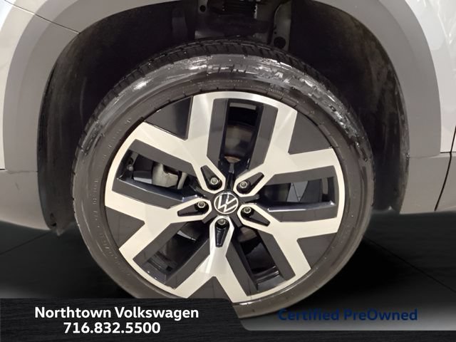 Certified 2023 Volkswagen Taos SEL AWD/4WD image 2