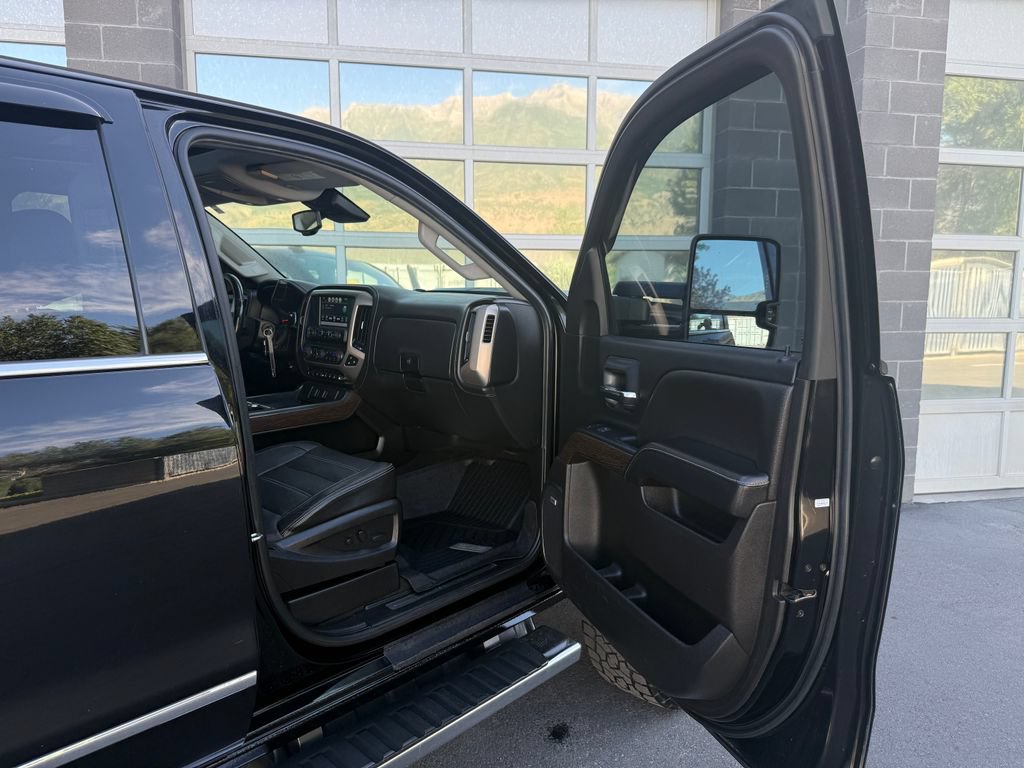 Used 2018 GMC Sierra 3500 Denali w/ Suspension Package, Off-Road AWD/4WD image 43