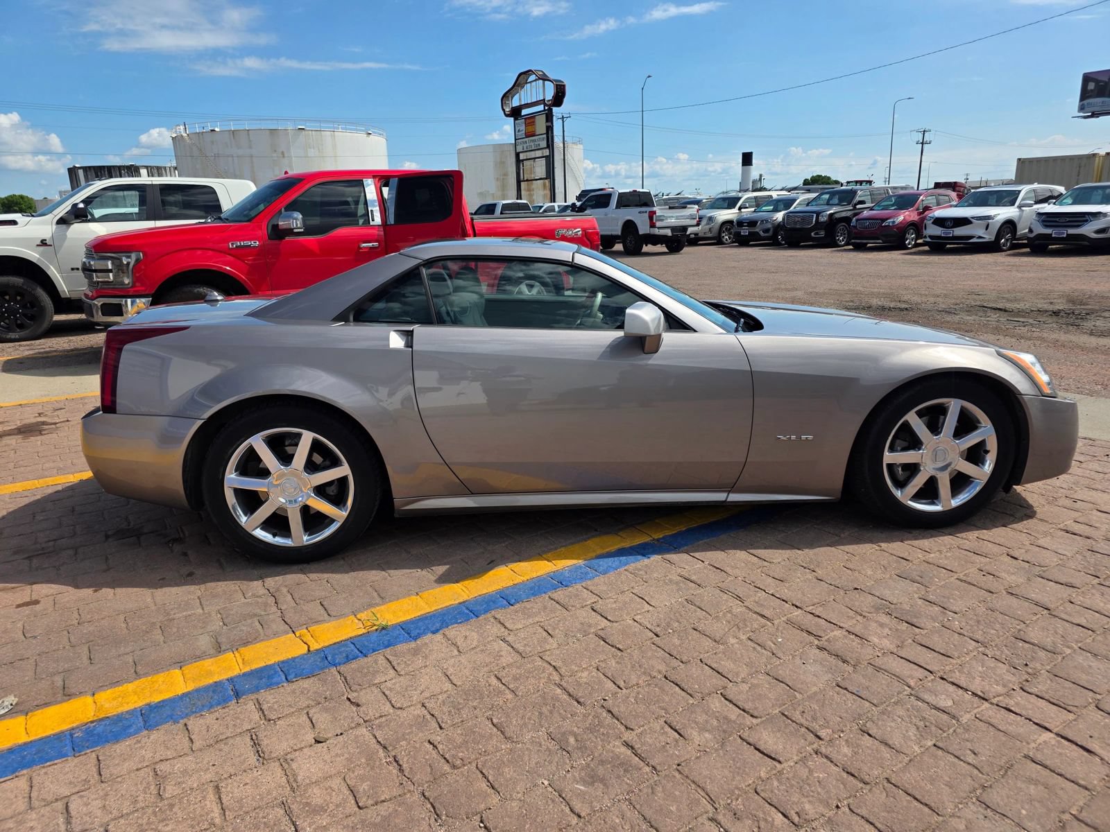 Used 2004 Cadillac XLR RWD image 5