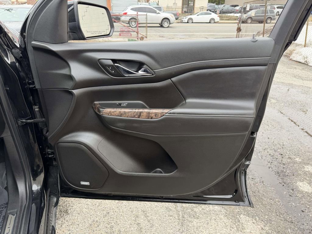 Used 2023 GMC Acadia Denali w/ Black Diamond Edition image 13