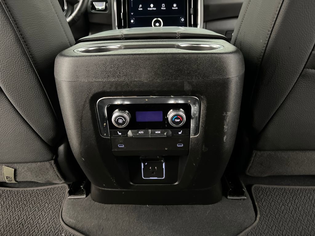 Used 2025 GMC Yukon Denali AWD/4WD image 22