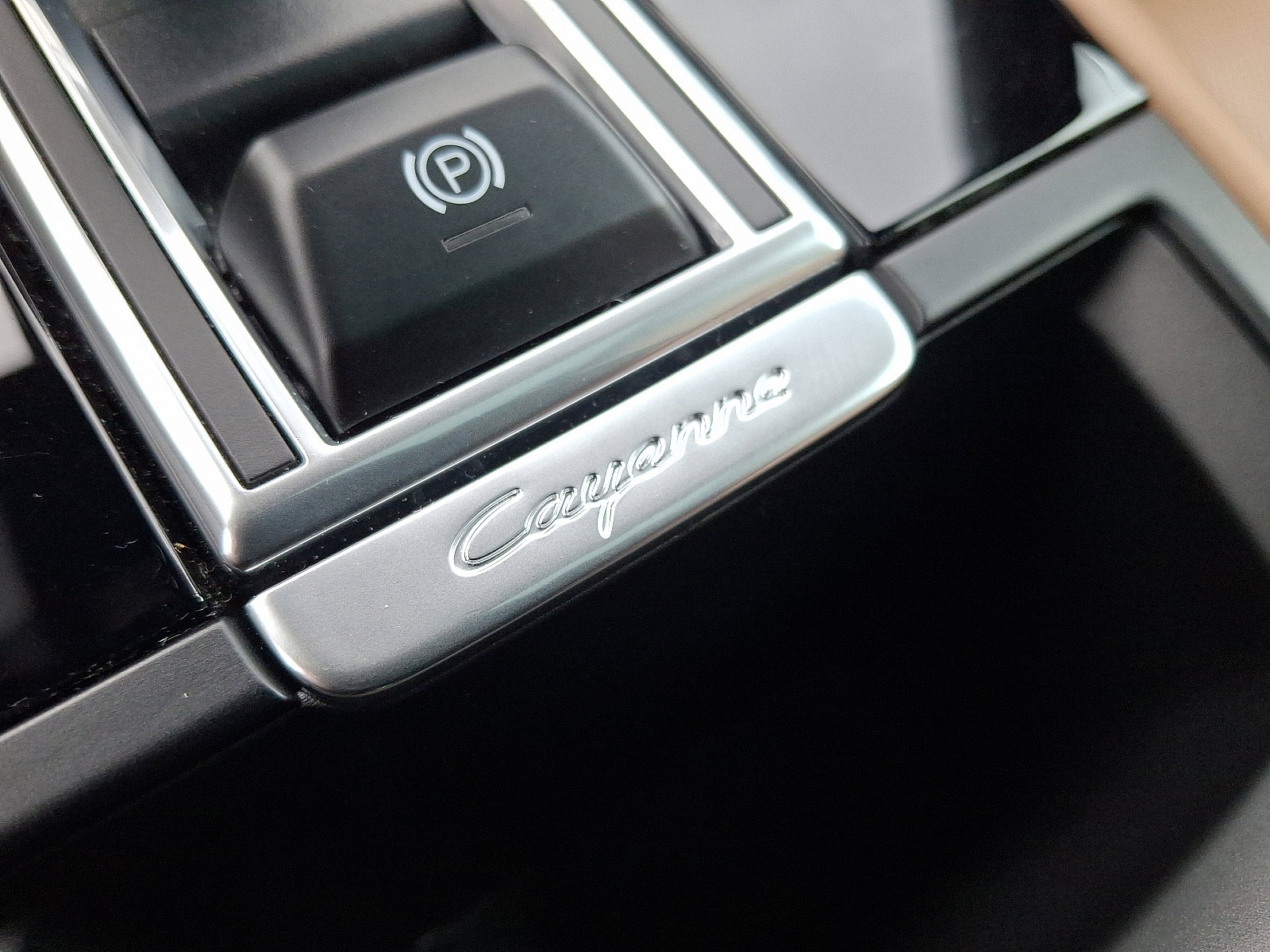 Used 2019 Porsche Cayenne Turbo image 24