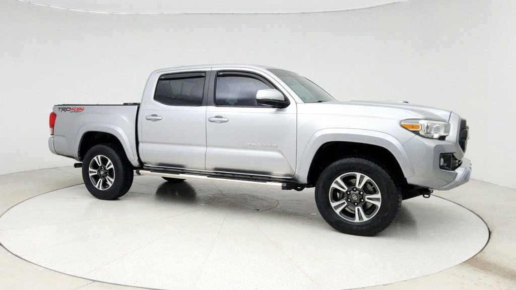Used 2017 Toyota Tacoma TRD Sport image 3