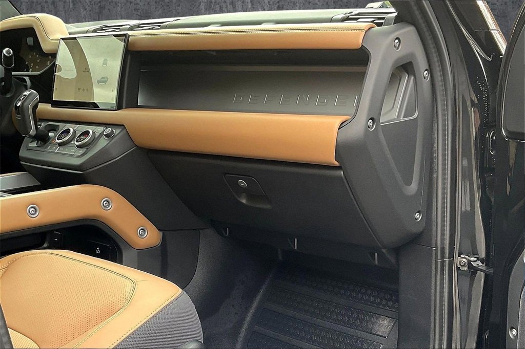 Used 2025 Land Rover Defender 110 V8 image 26