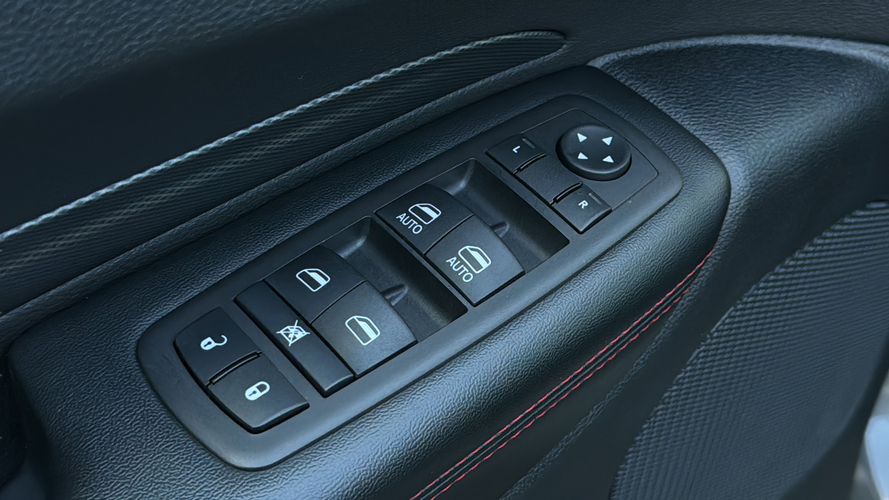 Used 2025 Dodge Durango GT AWD/4WD image 23