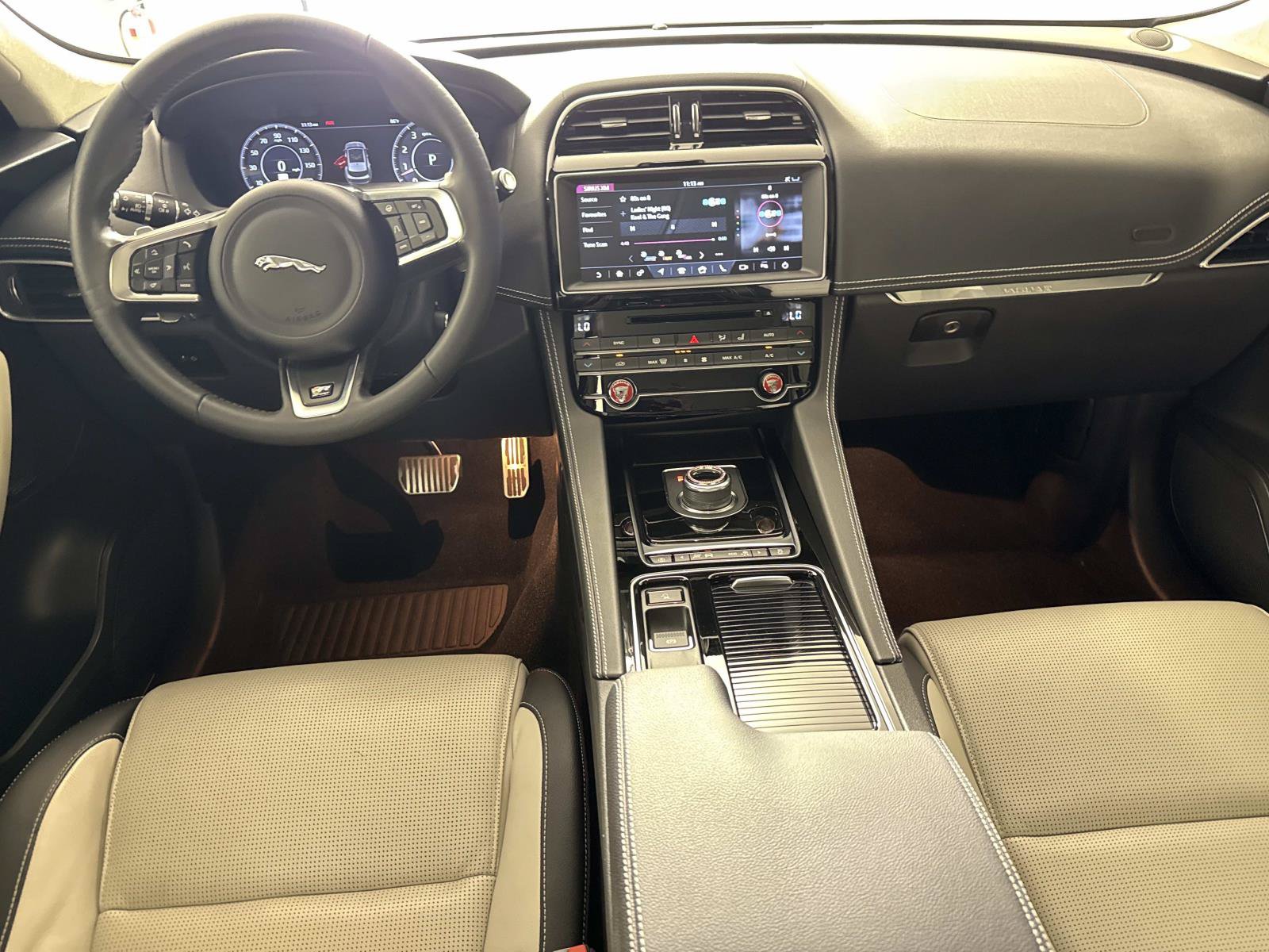 Used 2020 Jaguar F-PACE R-Sport AWD/4WD image 15