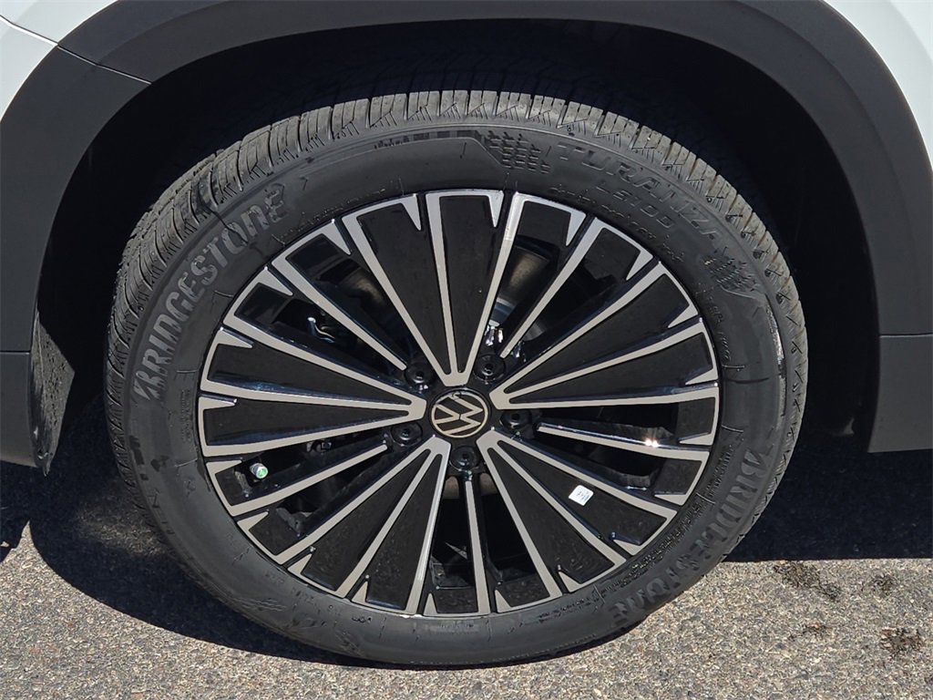 New 2025 Volkswagen Taos SE image 13