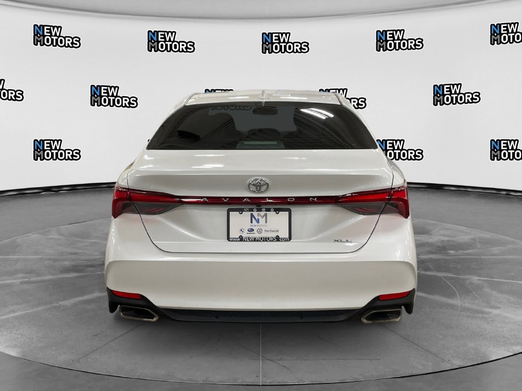 Used 2021 Toyota Avalon XLE w/ Moonroof Package FWD image 4