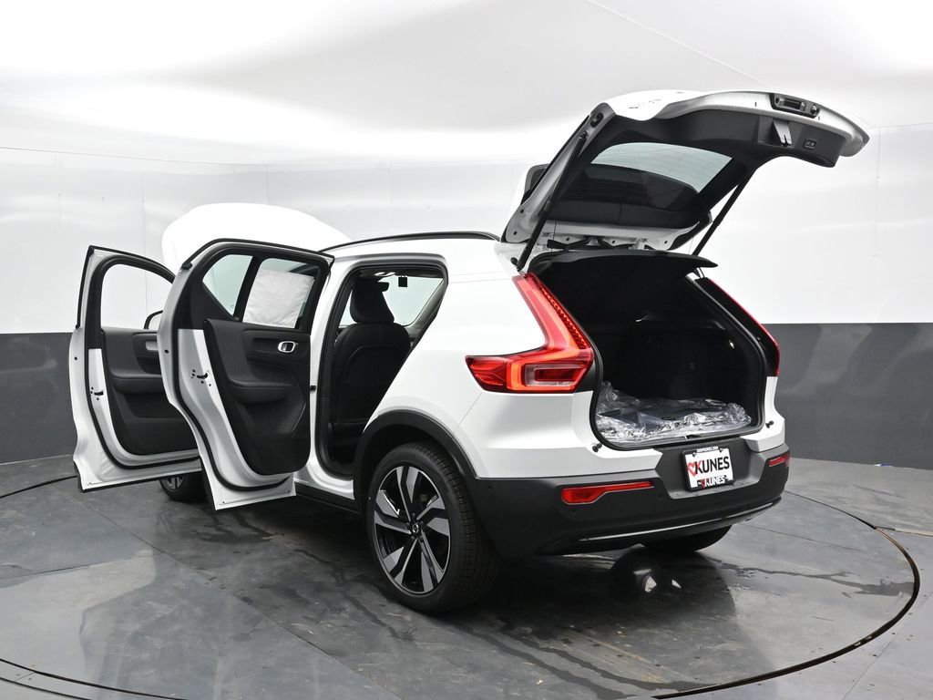 New 2025 Volvo XC40 B5 Plus w/ Protection Package Premier image 47
