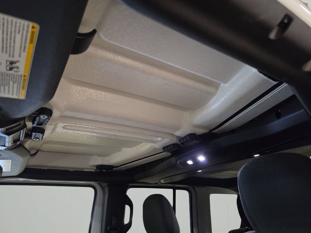 Certified 2025 Jeep Wrangler Unlimited Sahara w/ Safety Group AWD/4WD image 25