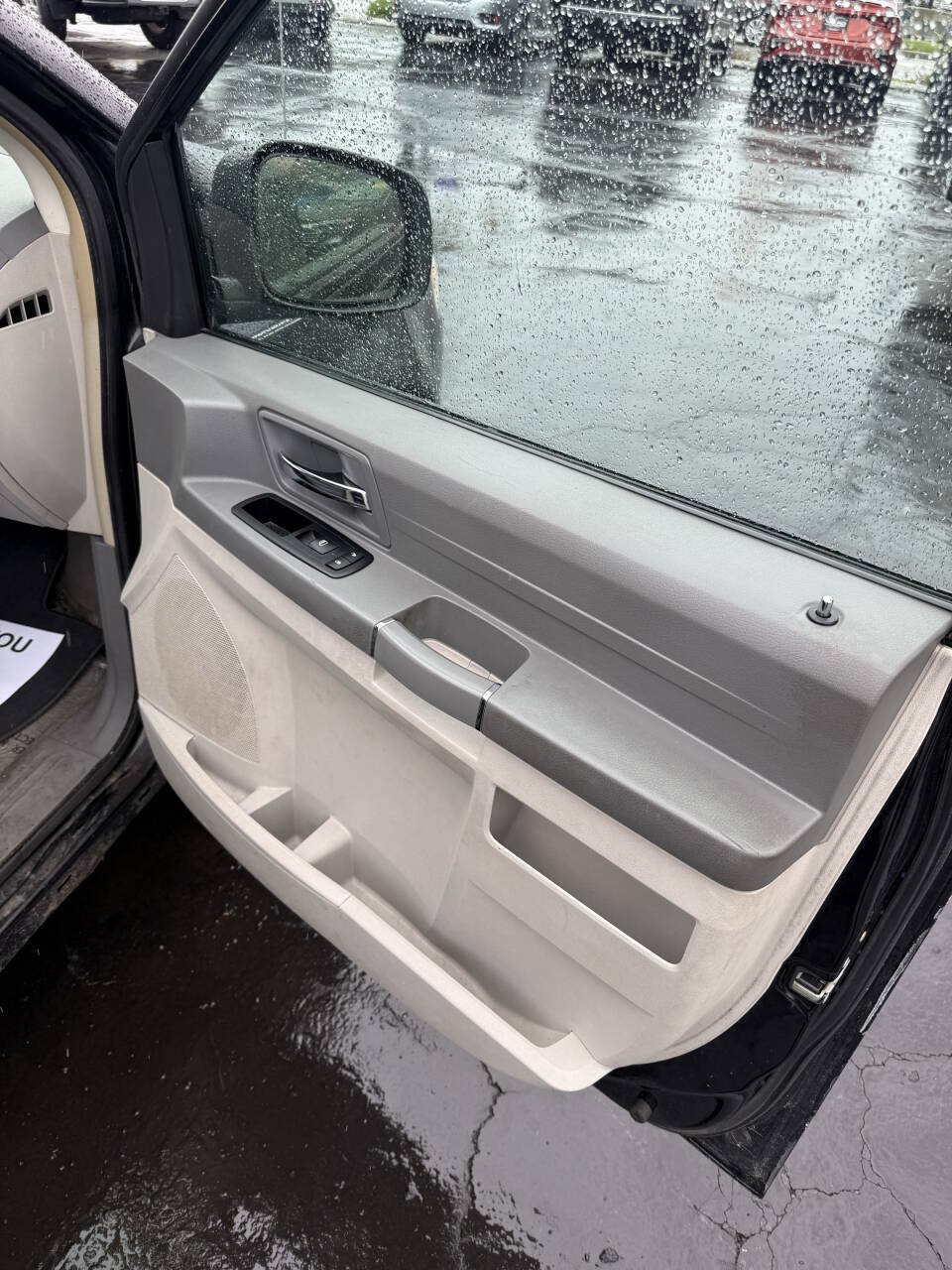 Used 2008 Chrysler Town & Country LX FWD image 3