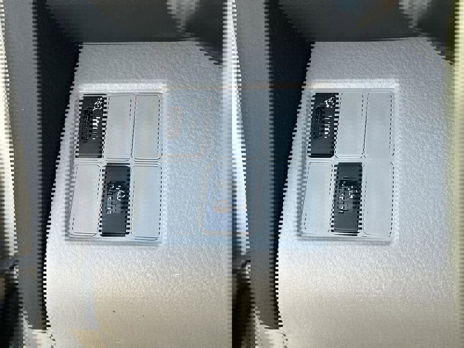 Used 2014 Toyota RAV4 EV image 30