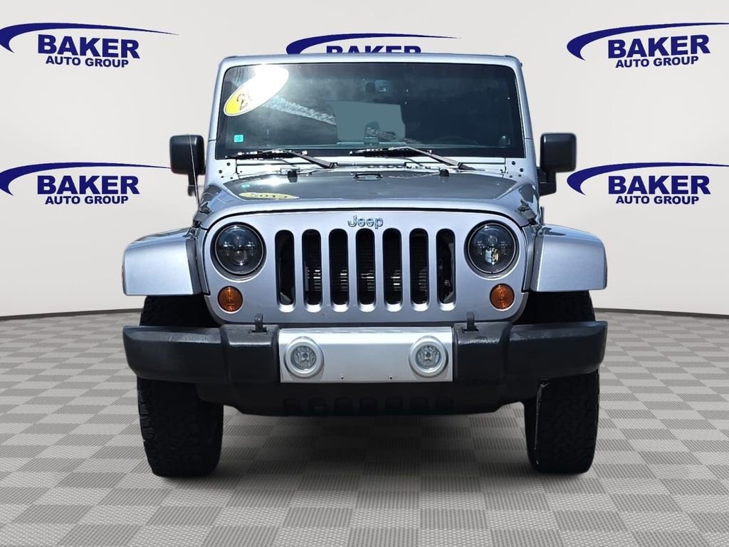 Used 2013 Jeep Wrangler Unlimited Sahara w/ Dual Top Group AWD/4WD image 2