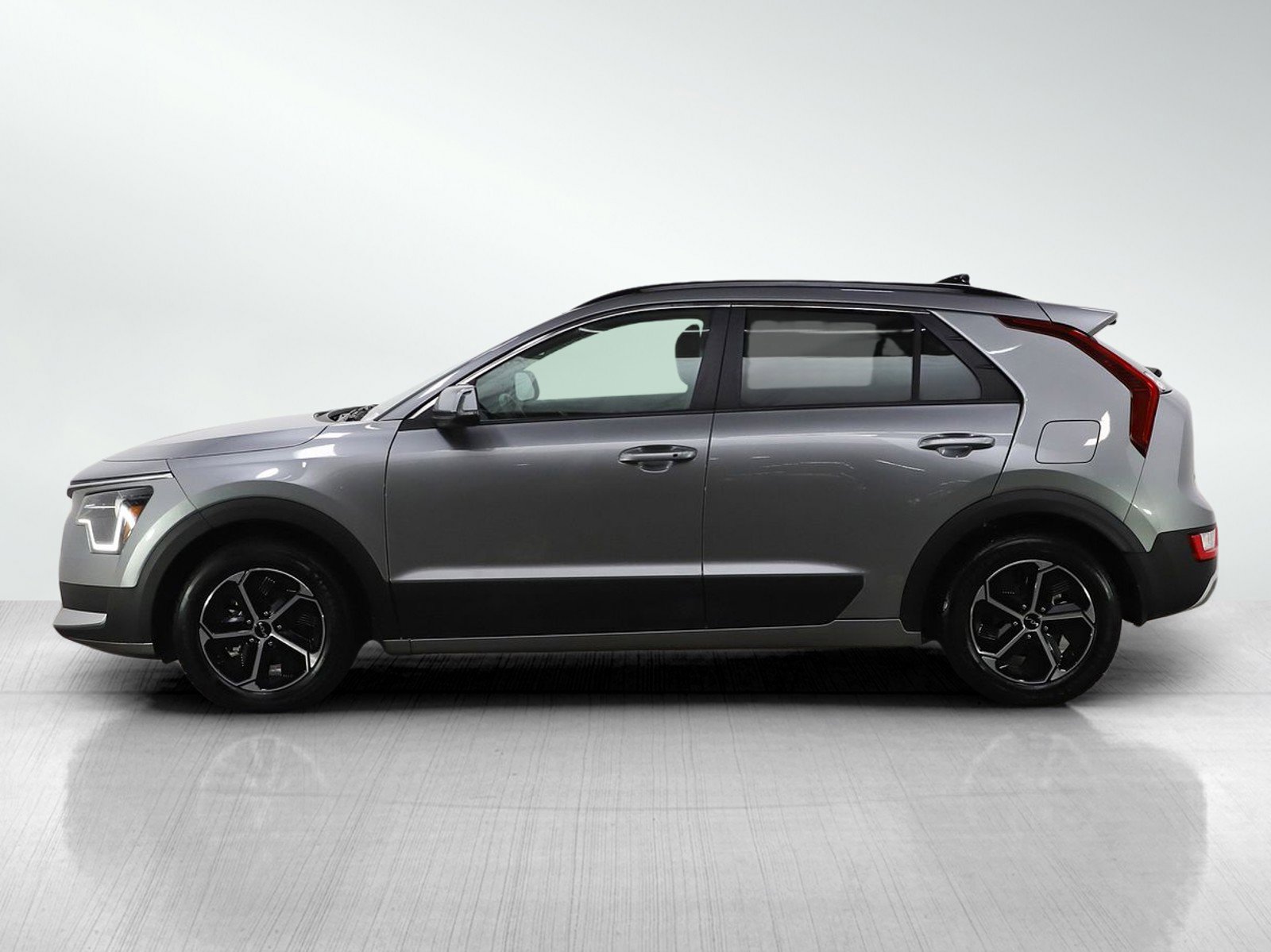 Used 2023 Kia Niro EX image 2