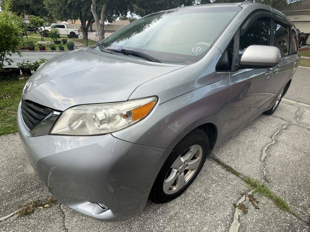 Used 2014 Toyota Sienna LE FWD image 25