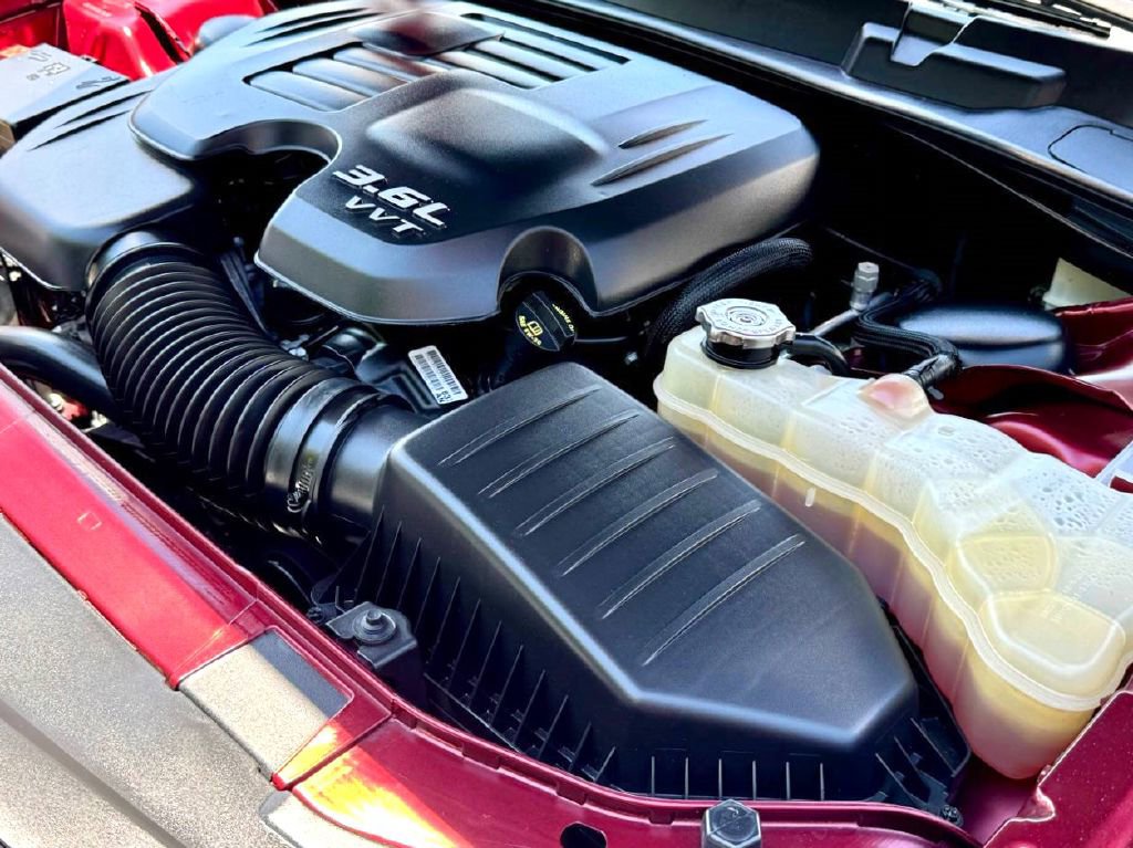 Used 2021 Dodge Challenger SXT image 30