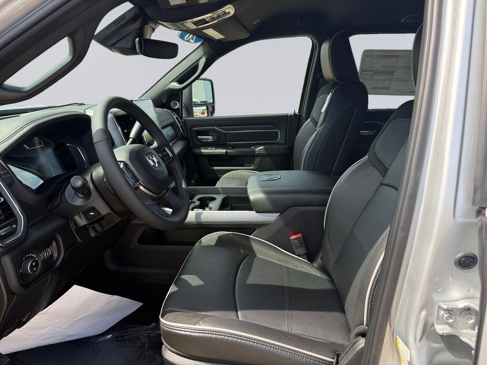 New 2026 RAM 2500 Laramie AWD/4WD image 9