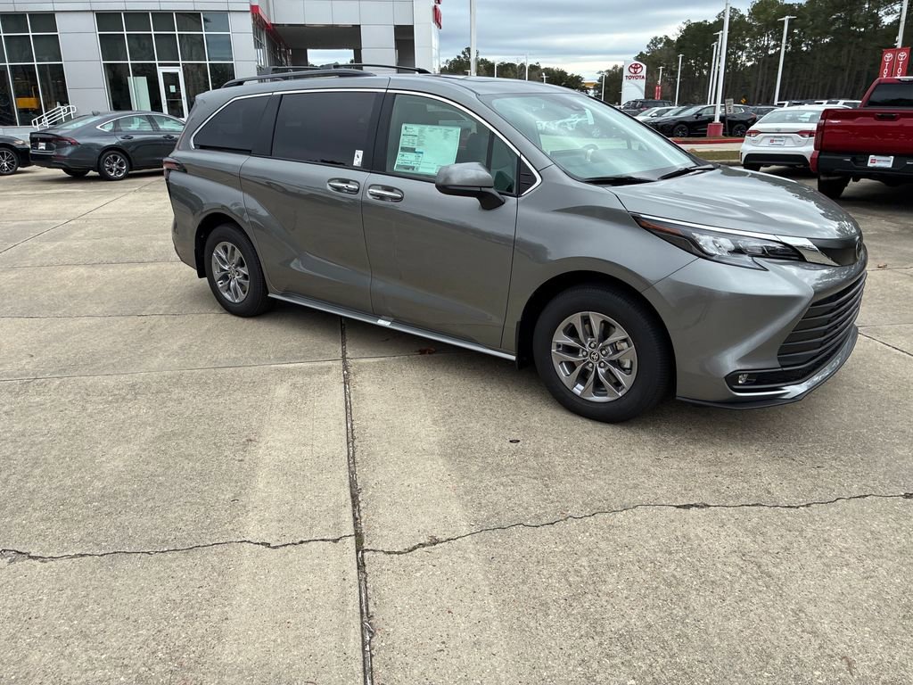 New 2026 Toyota Sienna XLE image 9
