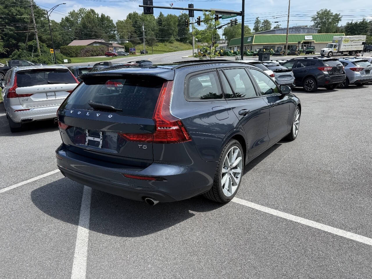 Used 2020 Volvo V60 T5 Momentum FWD image 4