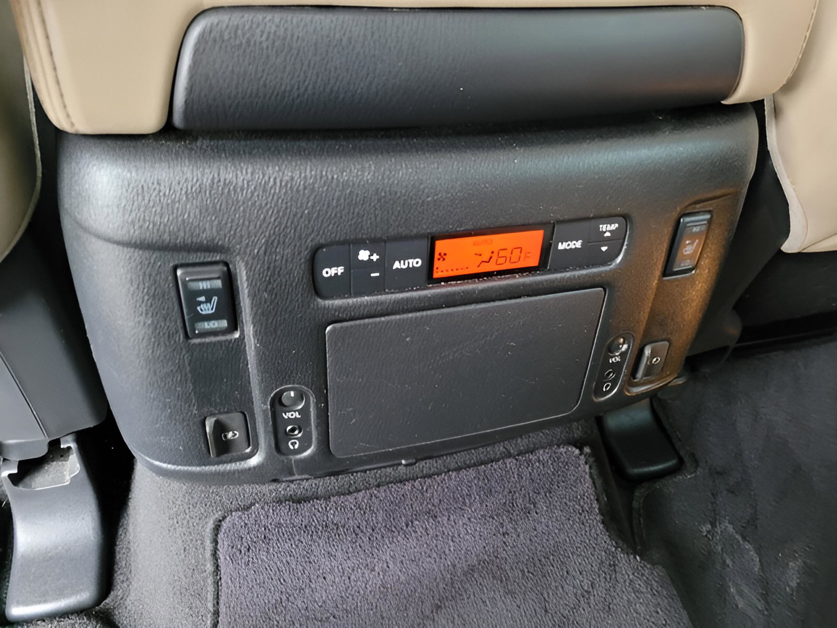 Used 2019 Nissan Armada Platinum w/ Captain's Chairs Package image 8