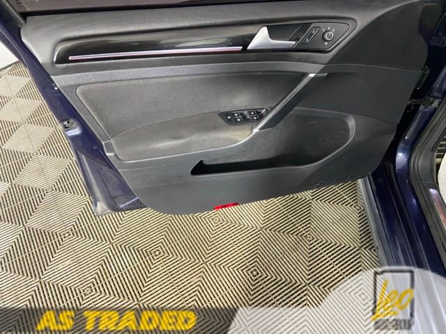 Used 2015 Volkswagen Golf 4-Door FWD image 24